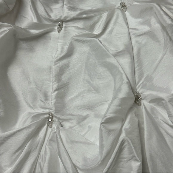 David's Bridal Classic White Gown - Picture 5 of 5